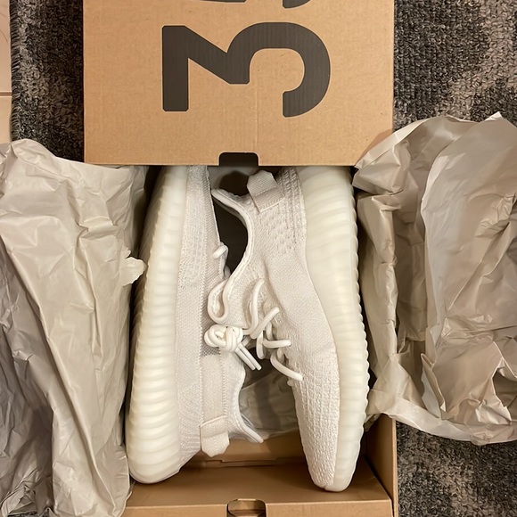 Authentic Adidas Yeezy 350 V2 Bone - Picture 8 of 9